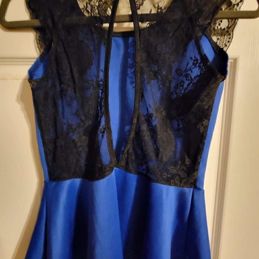 Blue Lace Back Blouse 💙 - Picture 2 of 3